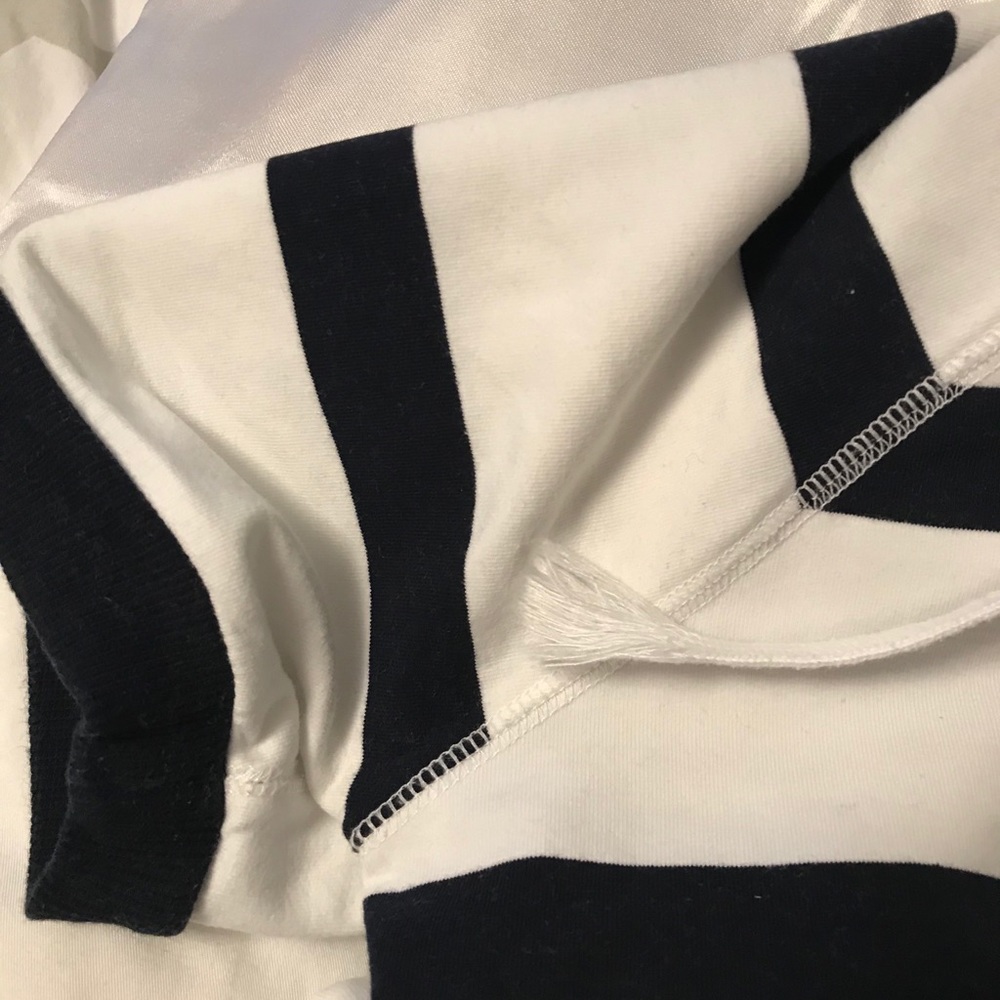 Hoodie wore once short sleeves - Picture 4 of 4